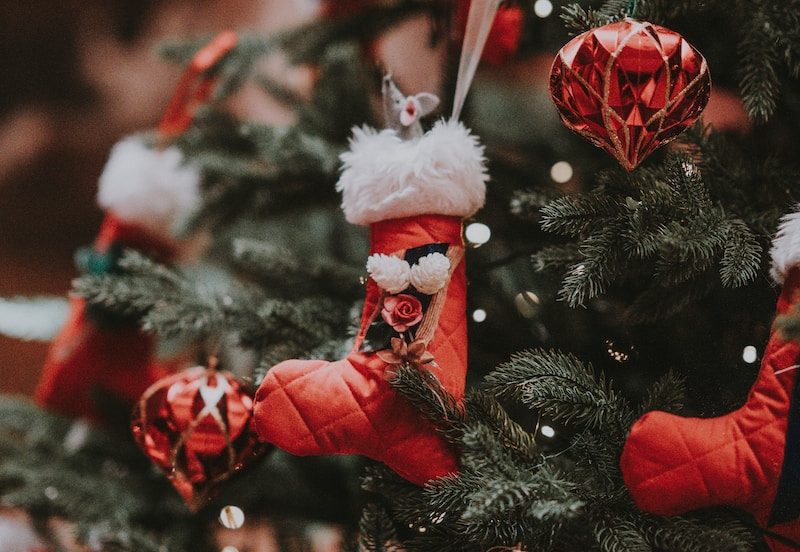 pre-lit Christmas tree with assorted Christmas tree ornaments